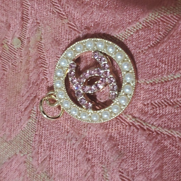Chanel charm - Picture 1 of 3